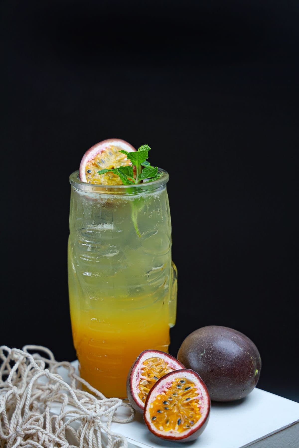 Ly nước chanh dây vàng cam tươi mát, nguyên liệu pha nước mía chanh dây