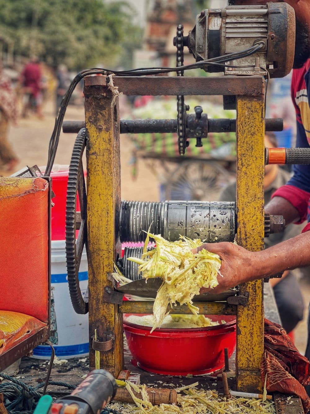 How to Make Pineapple Sugarcane Juice at Home