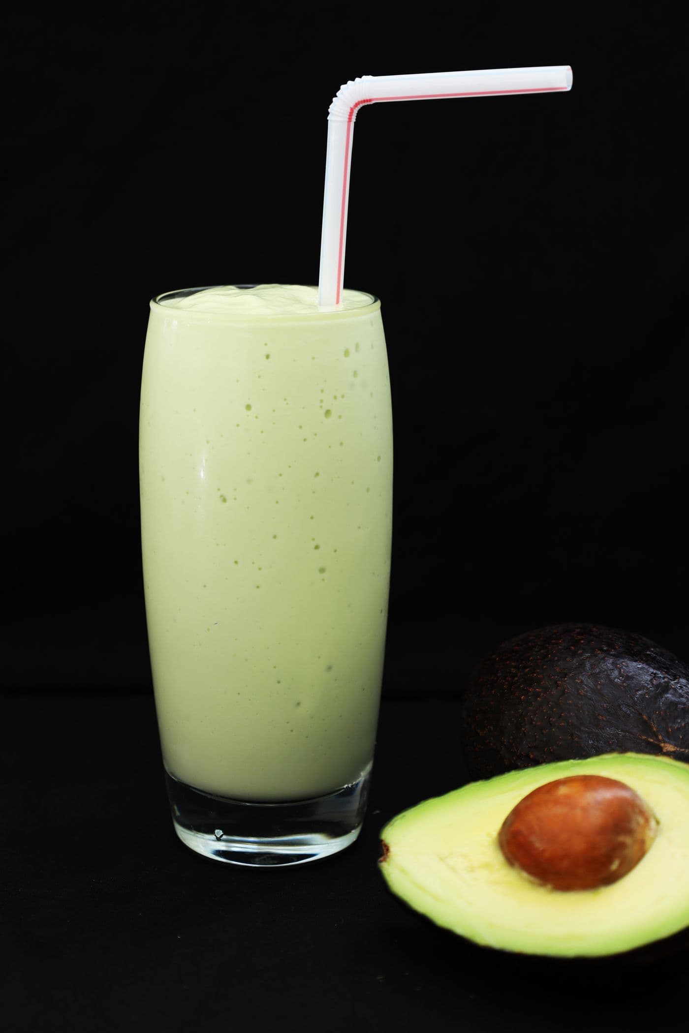 How to Make a Creamy Avocado Smoothie at Home (No Alcohol)